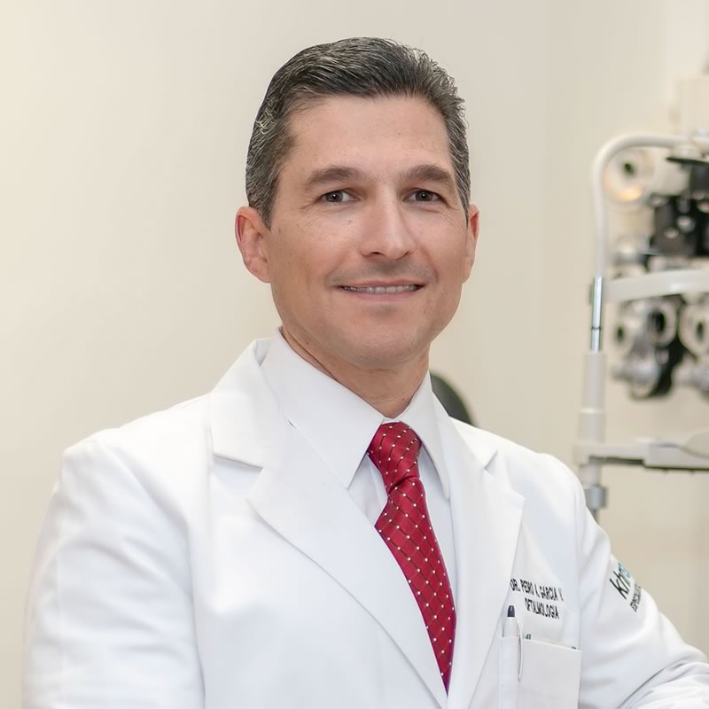 Dr. Pedro García Villarreal Oftalmólogo Especialista en Córnea y Cirugía Refractiva