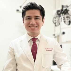 Dr. Juan G. Bustos Cruz - Oftalmologo en Monterrey - Oftalmologo Cerca de Mi