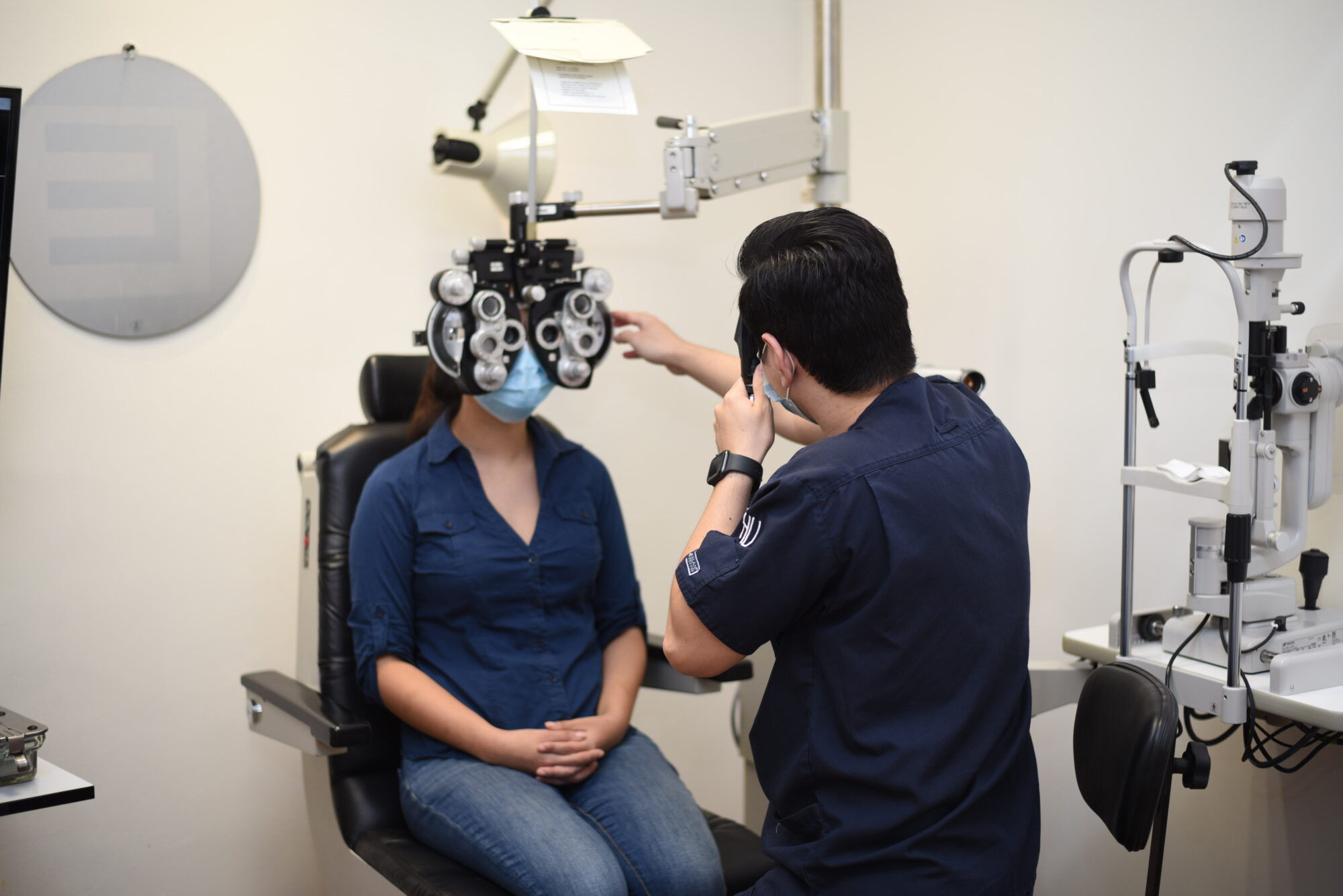Consulta oftalmológica 4 Khroma Visión | Oftalmólogos En Monterrey | Especialistas En Glaucoma, Estrabismo, Cataratas, Etc.